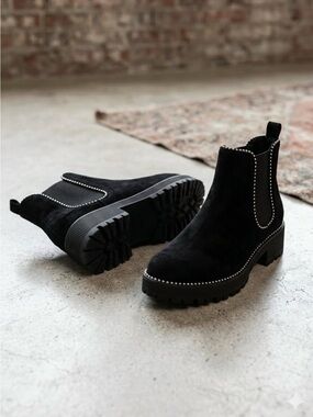 ✨ Cape Robbin Tilda Black Faux Suede Studded Chelsea Boots Lug Sole Sz 7